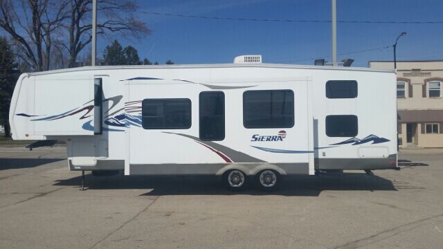 2005 FOREST RIVER Sierra Towables