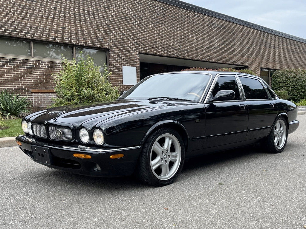 Jaguar XJR