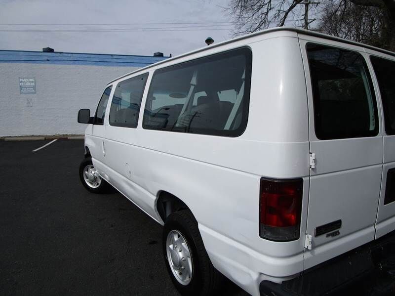 2009 FORD E-350