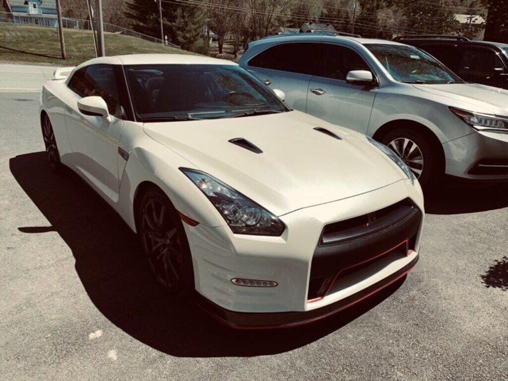 Nissan GT-R