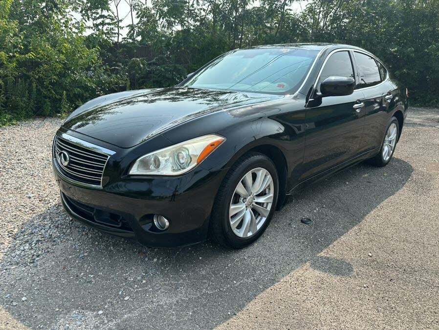 Infiniti M56