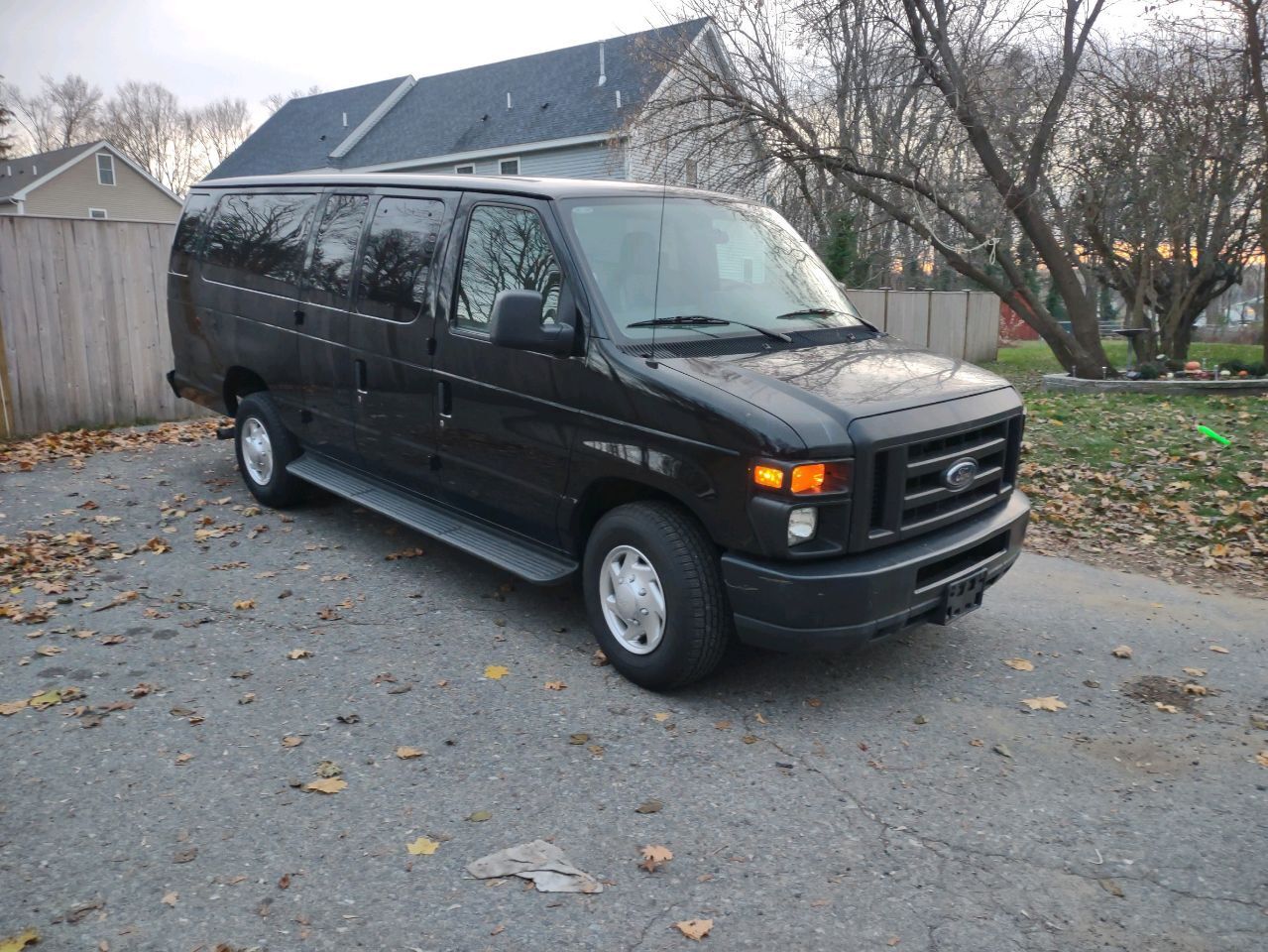 2010 FORD E-350