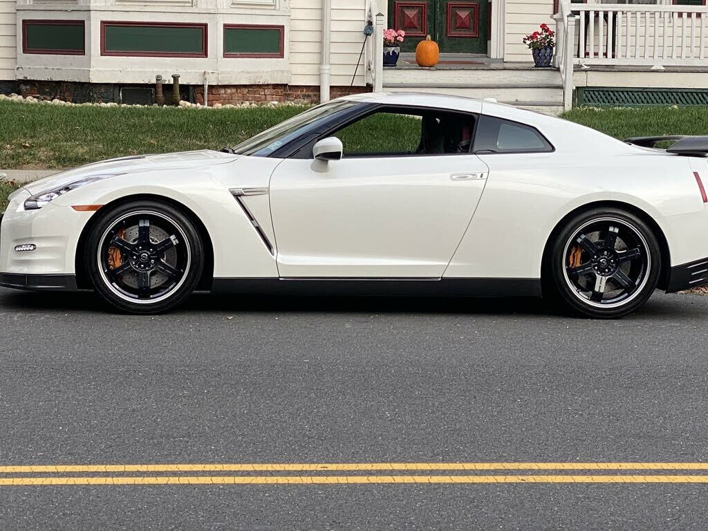 Nissan GT-R