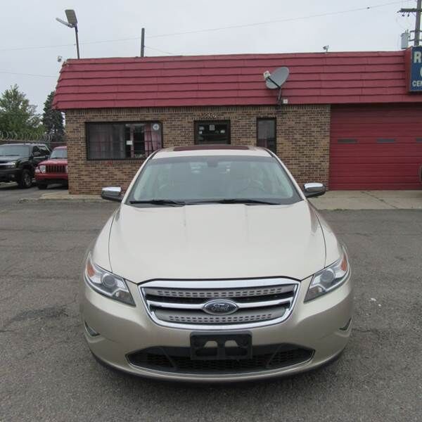 2010 FORD Taurus