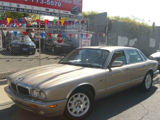 Jaguar XJ8