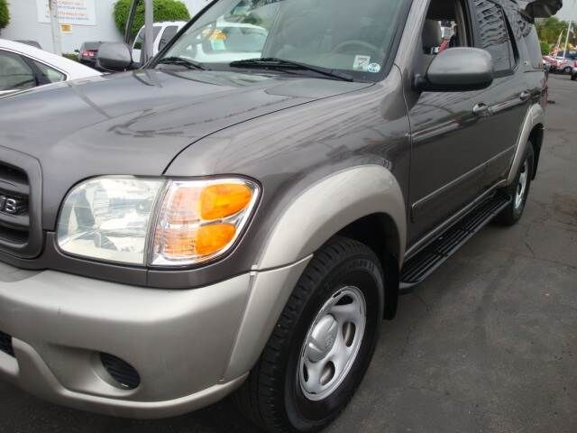 2004 TOYOTA Sequoia