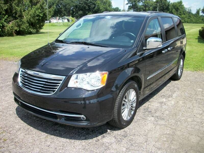 2016 CHRYSLER Town and Country