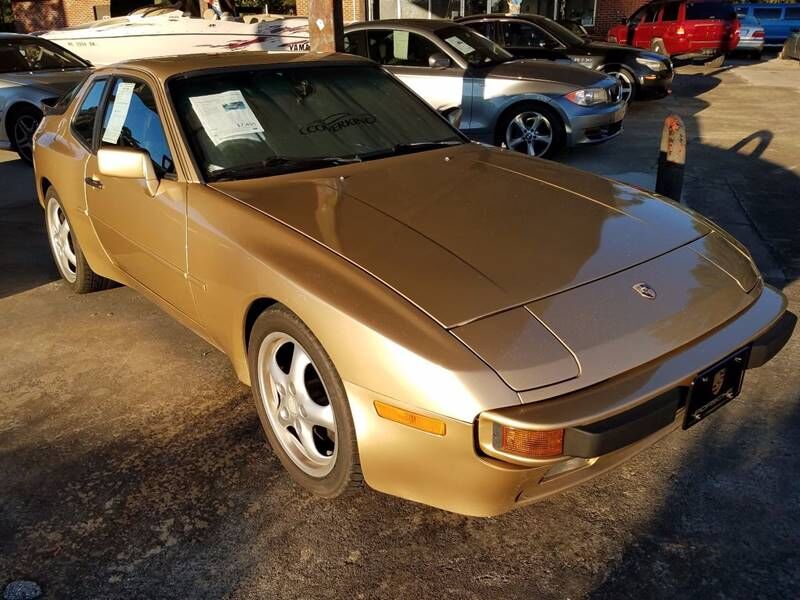1984 PORSCHE 944