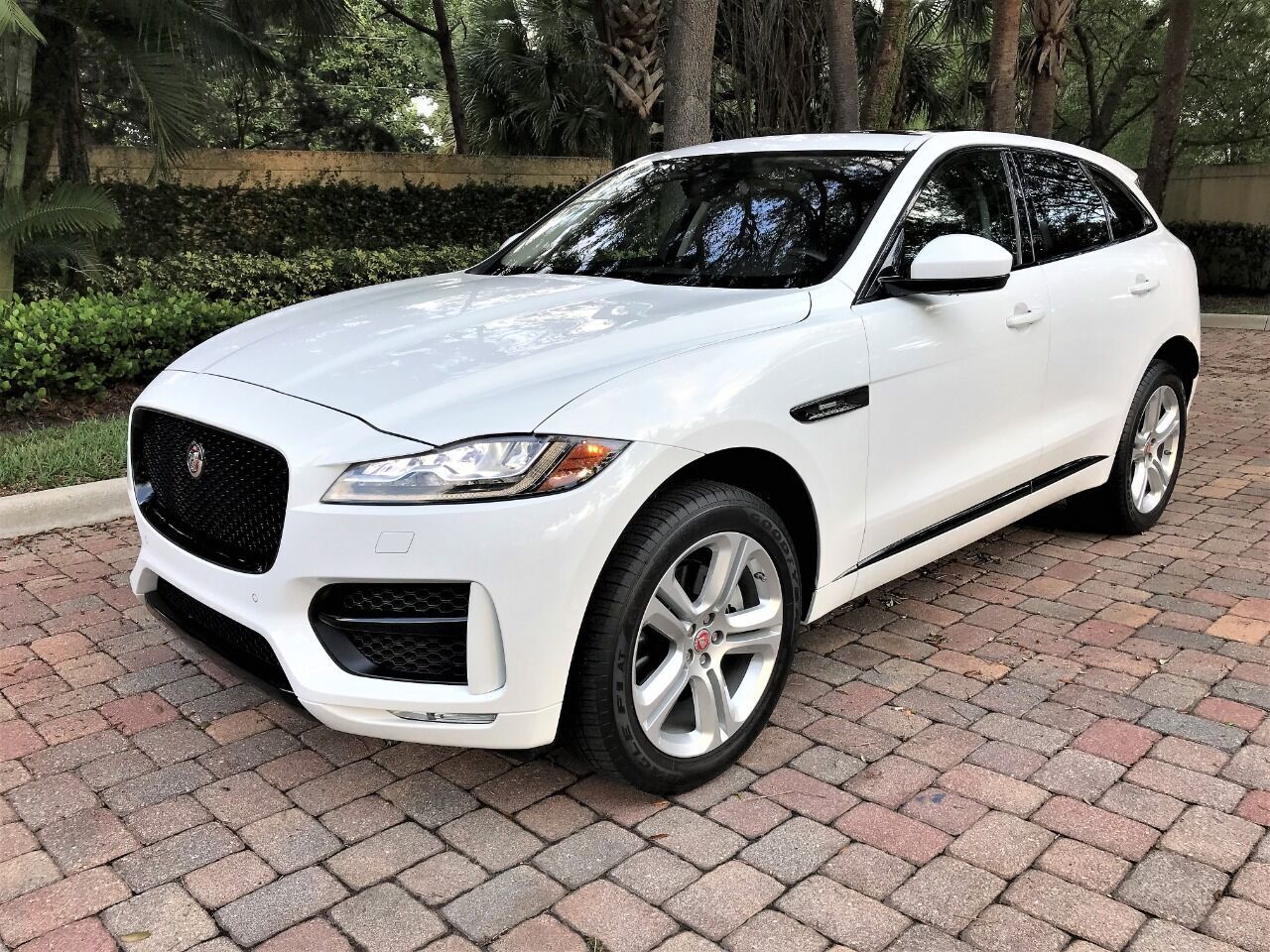 2017 JAGUAR F-Pace