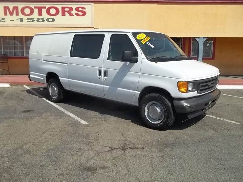 2005 FORD E-350