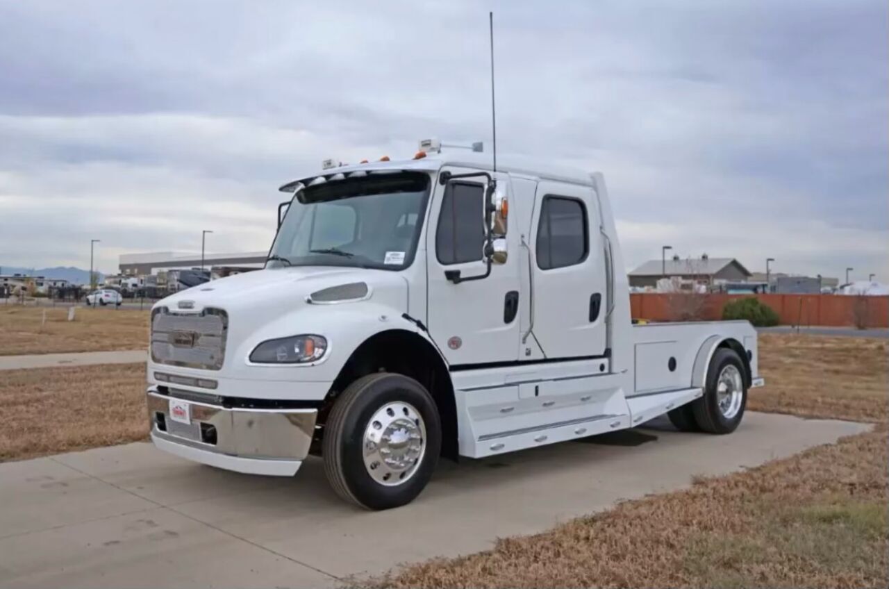 2021 FREIGHTLINER M2
