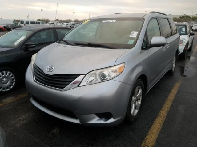 2012 TOYOTA Sienna