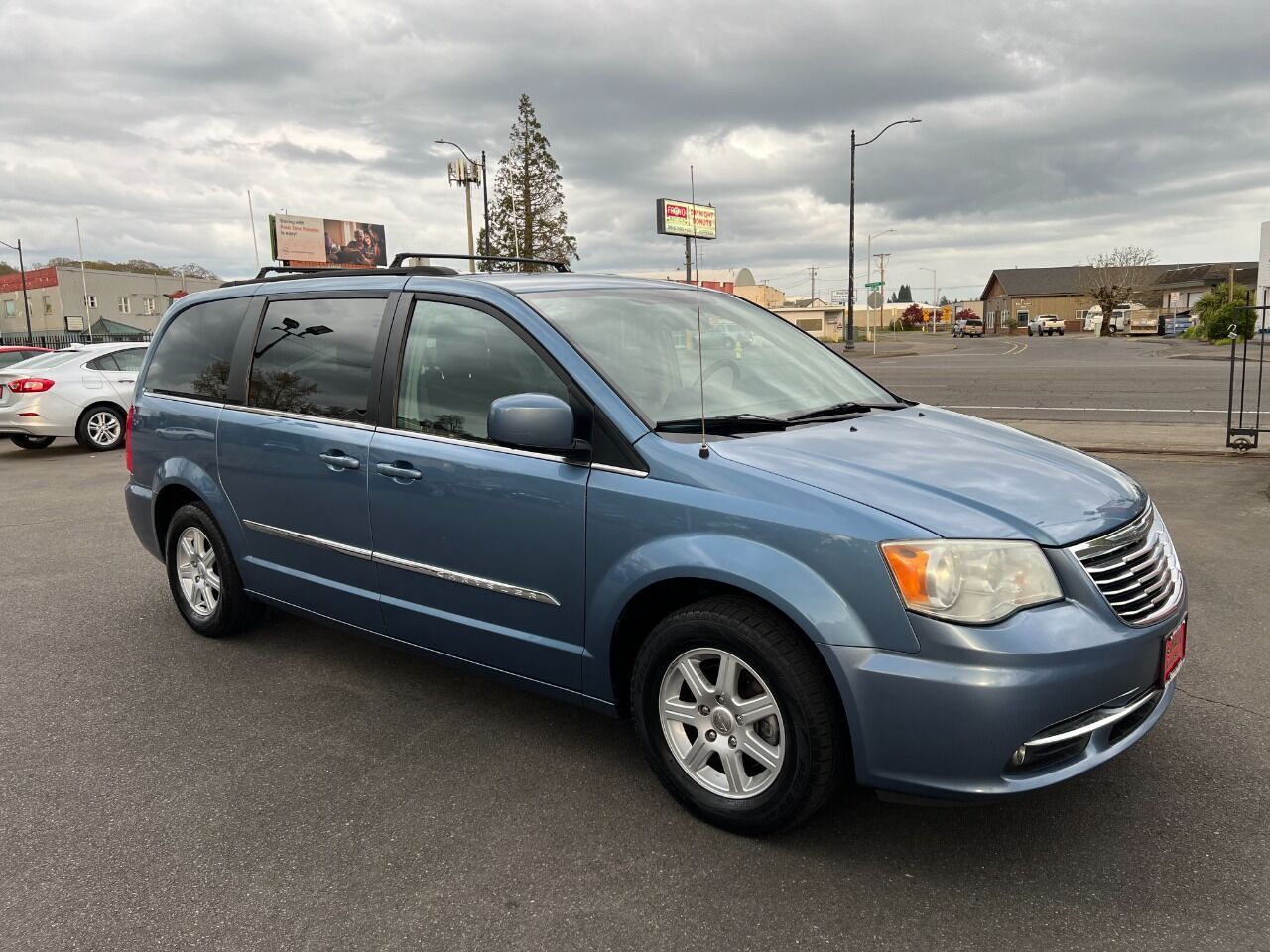 2012 CHRYSLER Town and Country