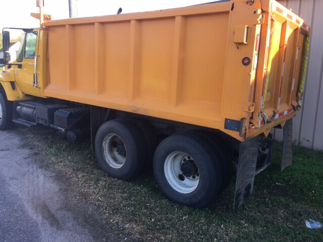 2004 INTERNATIONAL 7400