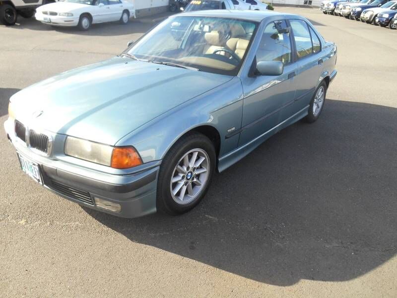BMW 328i