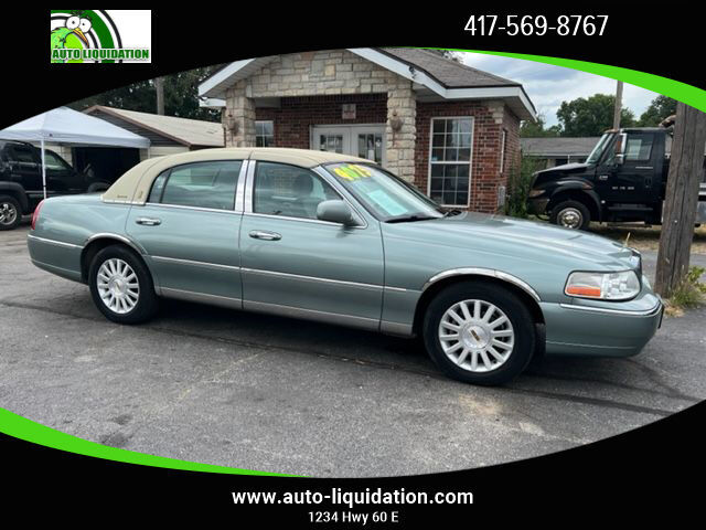2004 LINCOLN Town Car