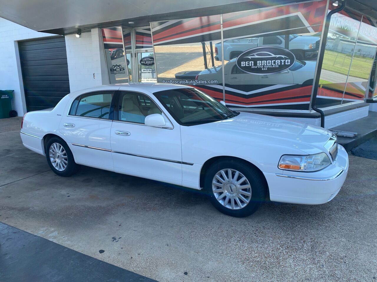 2004 LINCOLN Town Car