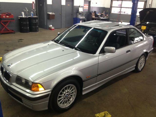 BMW 328iS