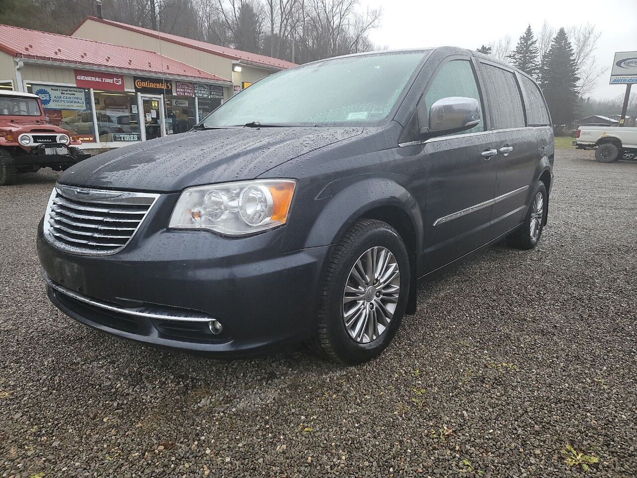 2013 CHRYSLER Town and Country