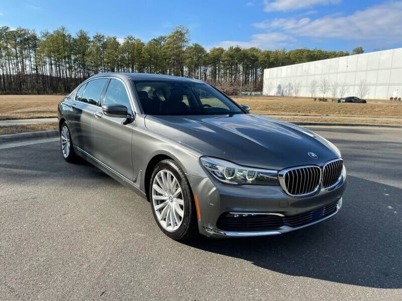 BMW 740i