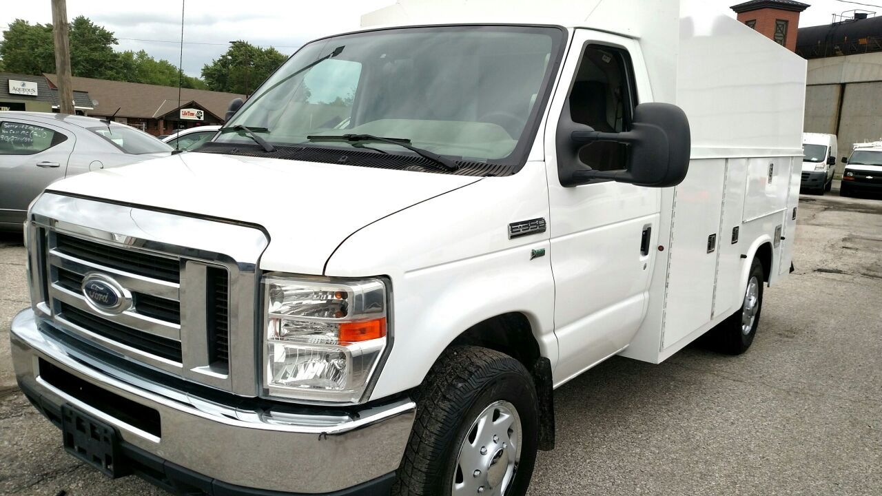 2011 FORD E-350