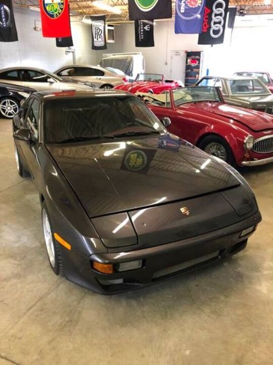1987 PORSCHE 944