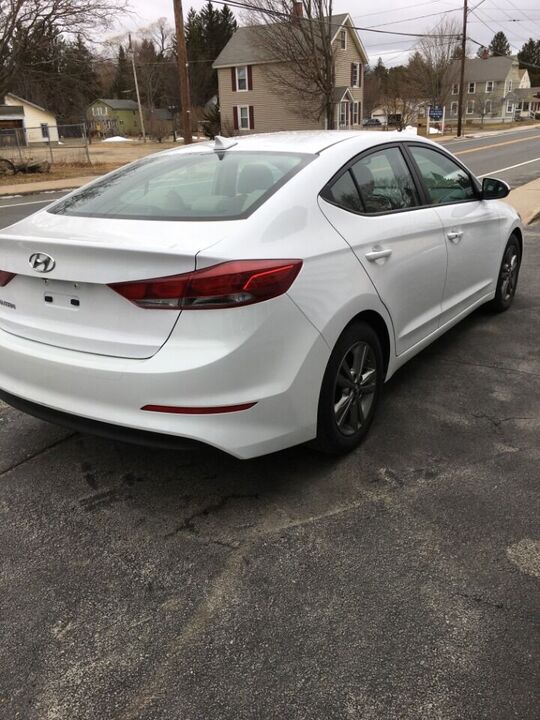 2017 HYUNDAI Elantra