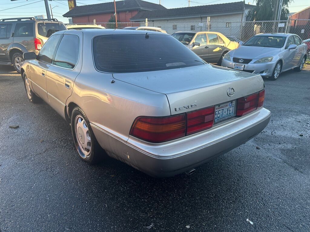 Lexus LS