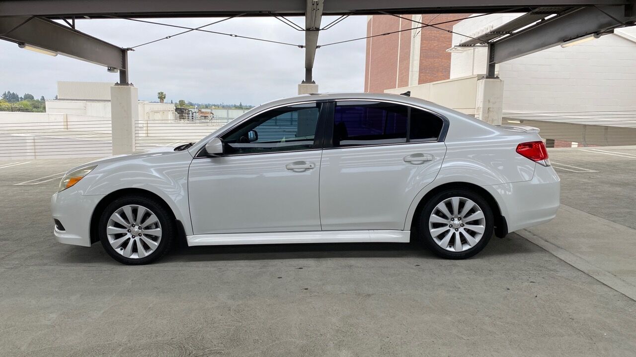 2011 SUBARU Legacy