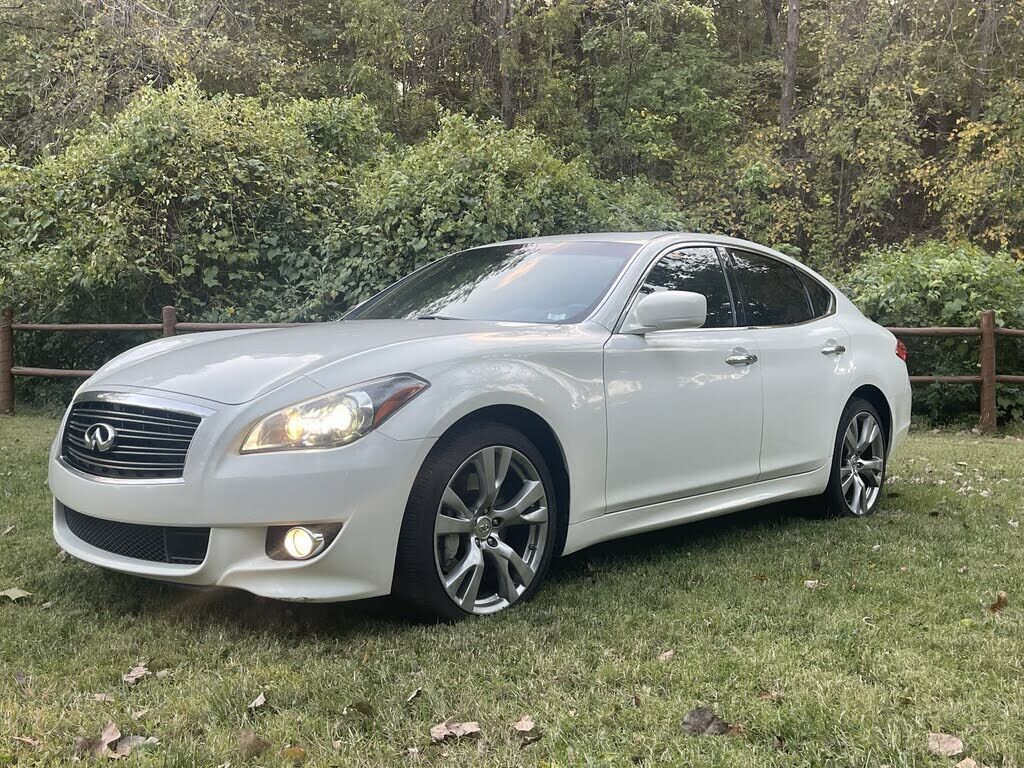 Infiniti M56