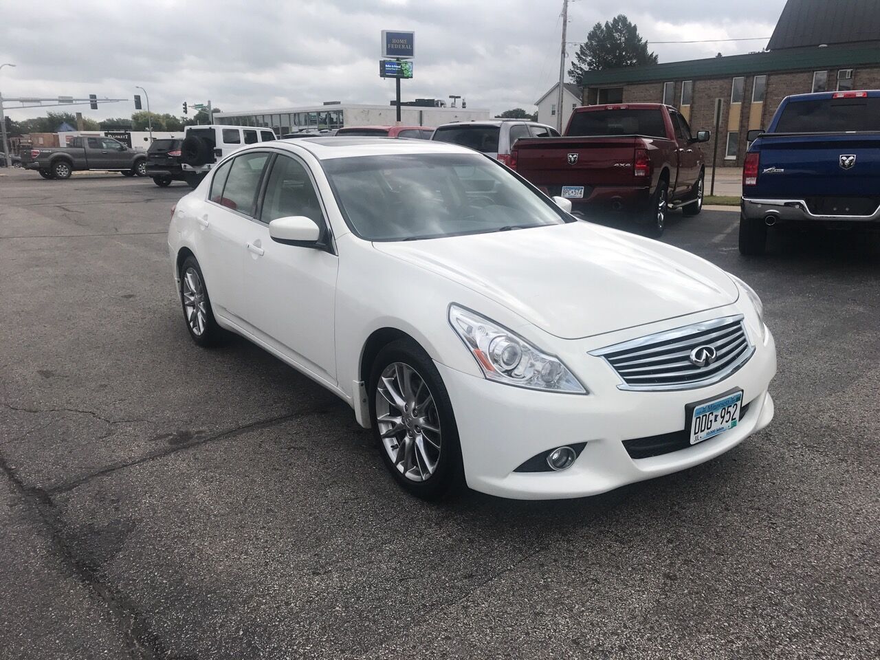 2013 INFINITI G37