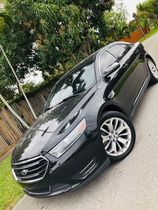 2013 FORD Taurus
