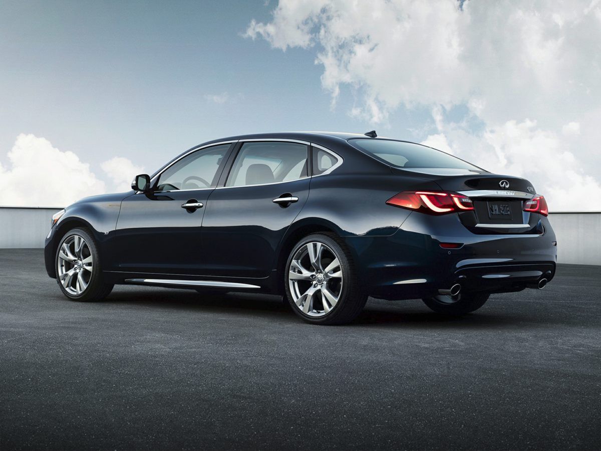 Infiniti Q70L