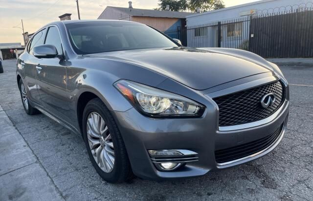 Infiniti Q70L