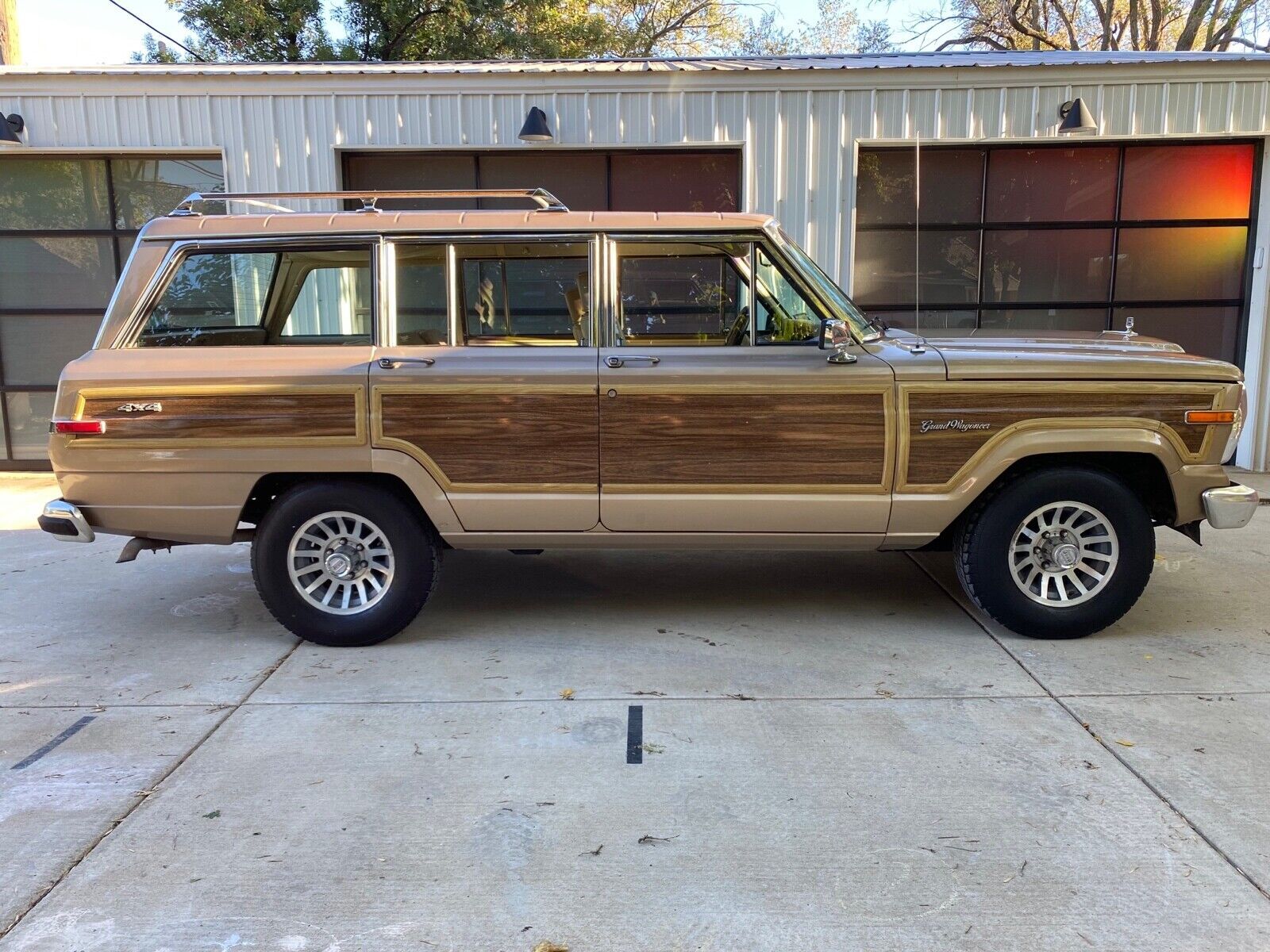 Jeep Grand Wagoneer
