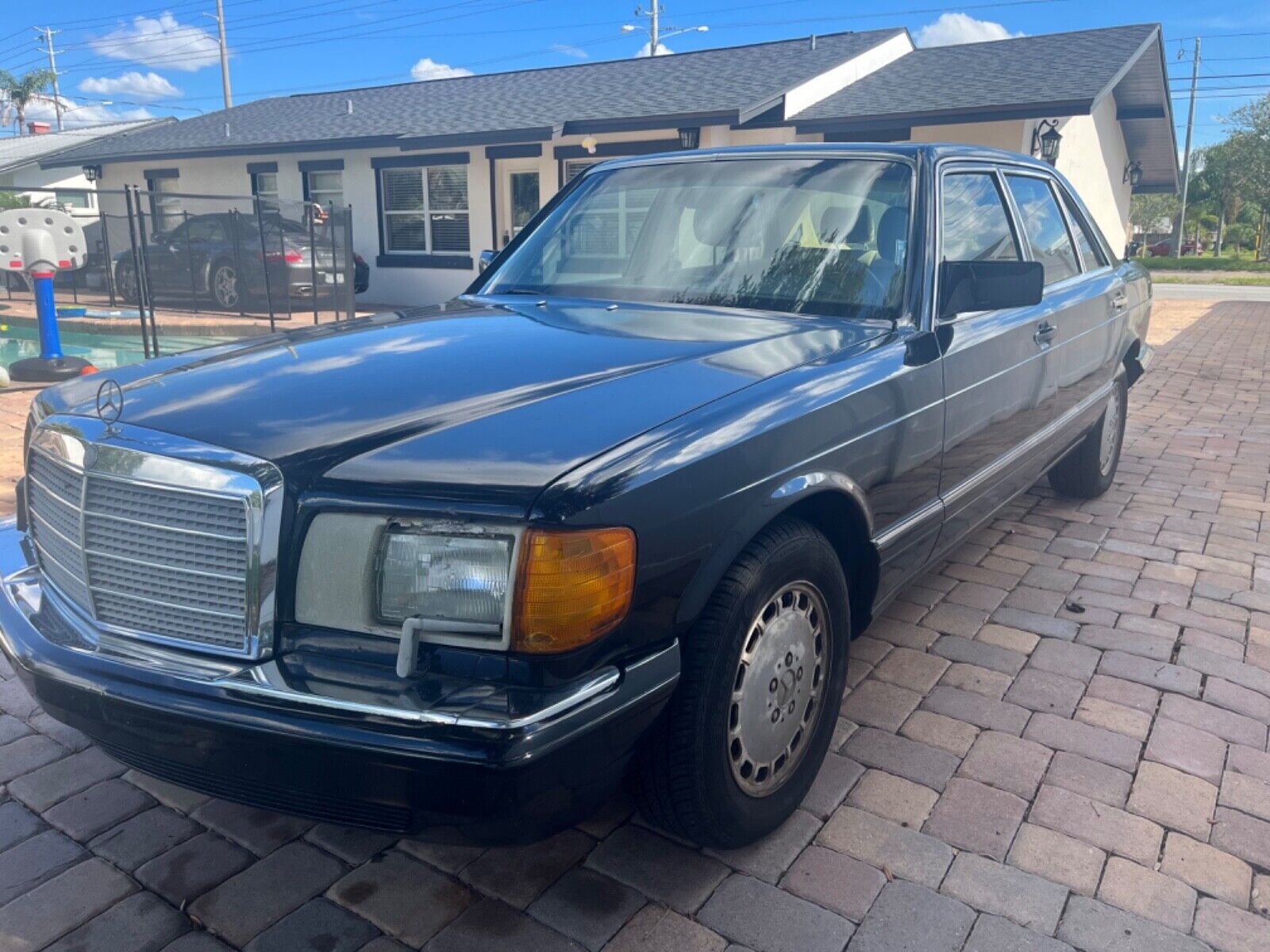 Mercedes-Benz 560