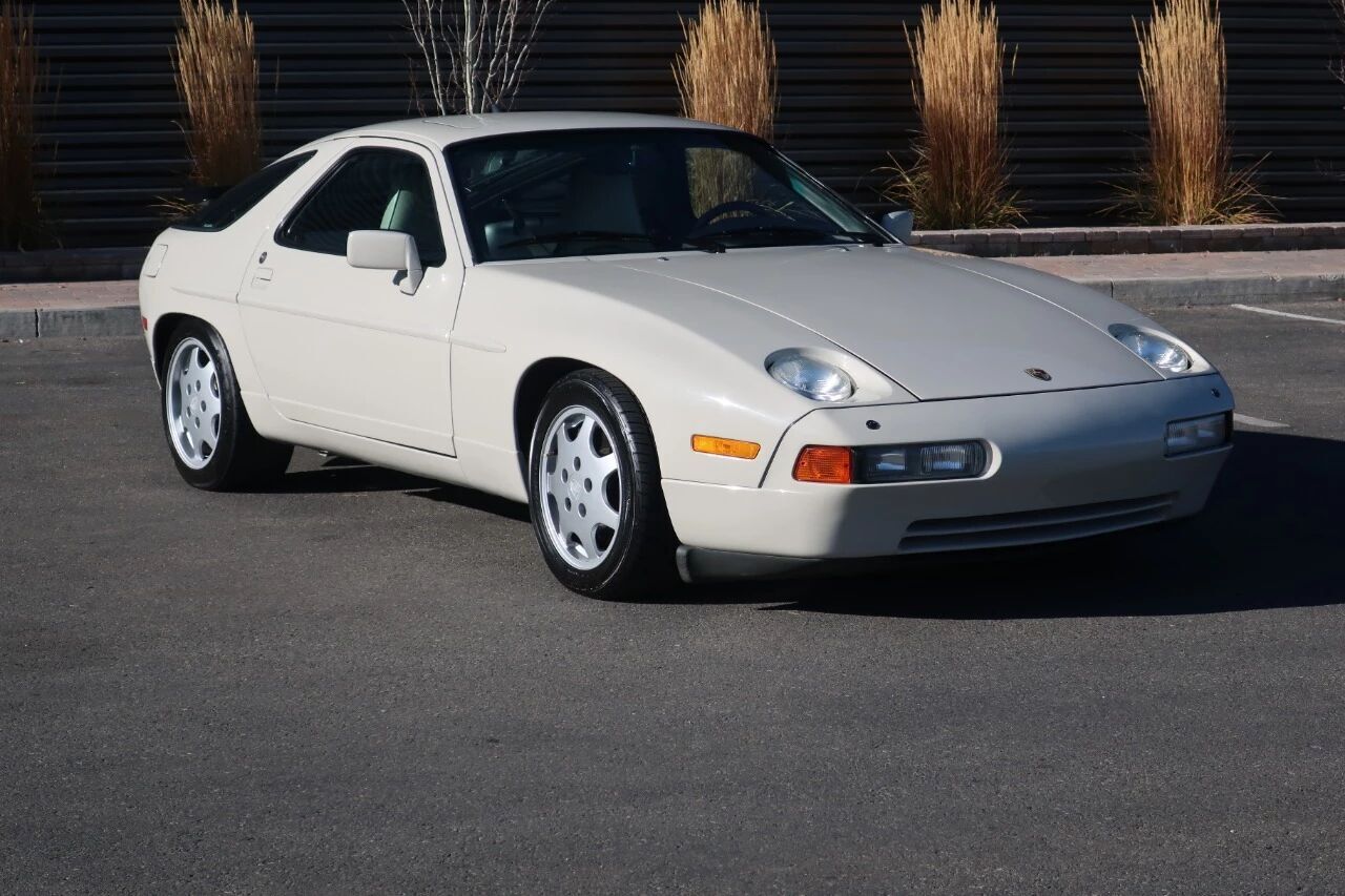 Porsche 928
