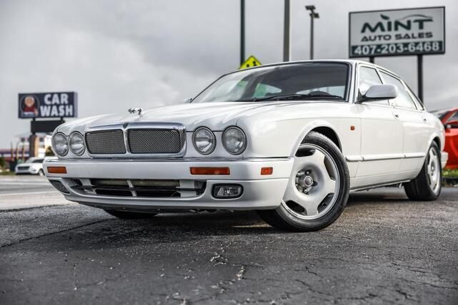 Jaguar XJR