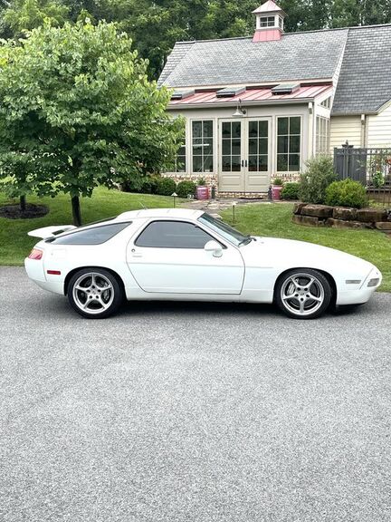 Porsche 928