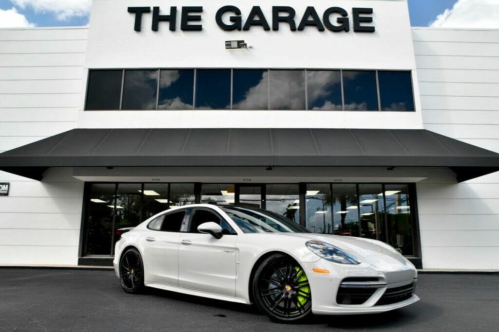 2018 PORSCHE Panamera