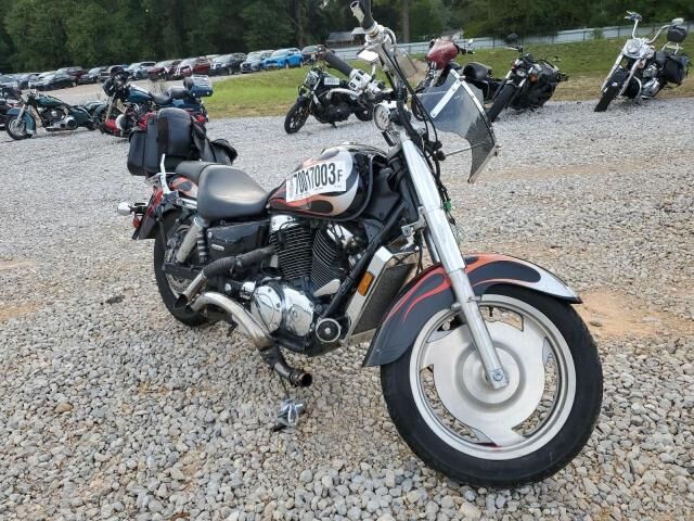 Honda VT1100C2 (SHADOW SABRE)