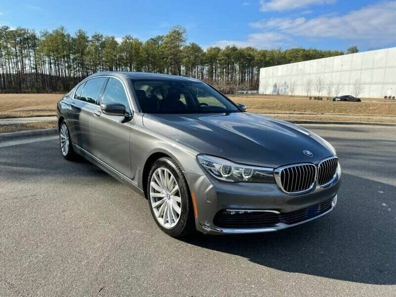BMW 740i