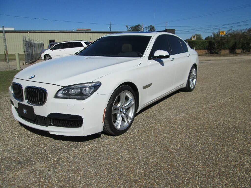 BMW 740i