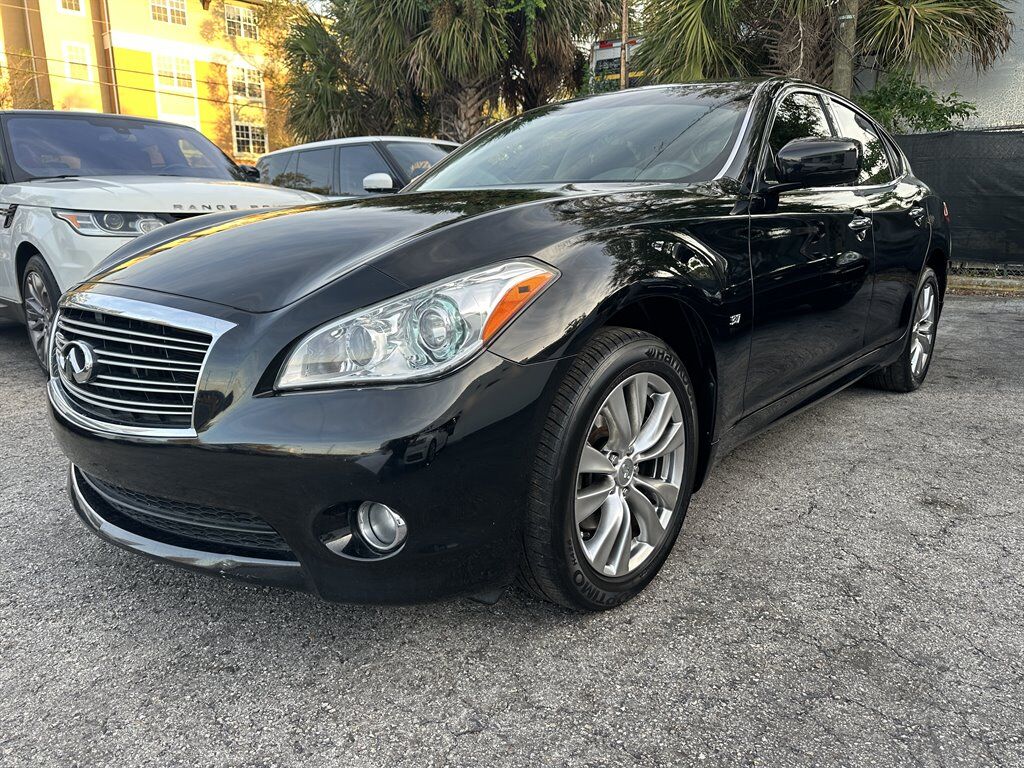Infiniti Q70