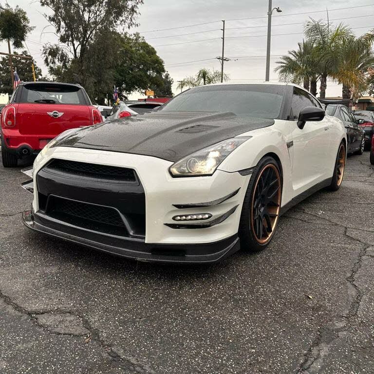 Nissan GT-R