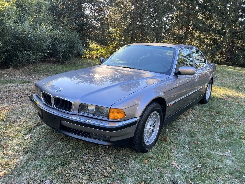 BMW 740i
