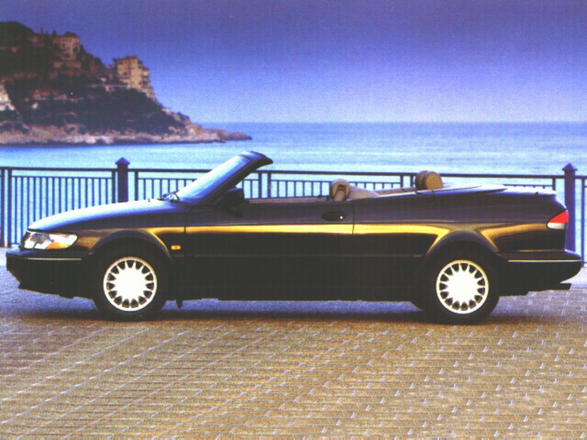 Saab 900