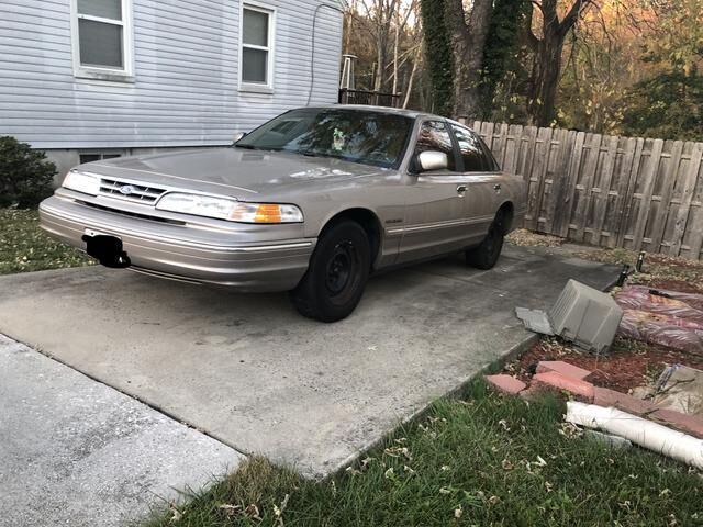 Ford Crown Victoria