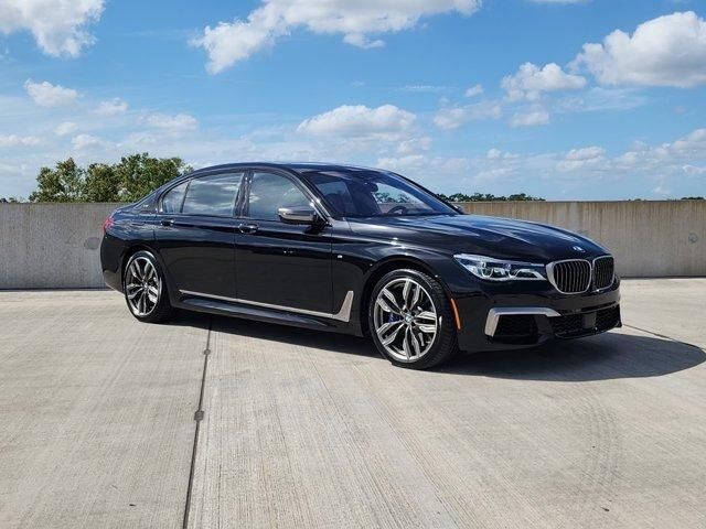 BMW M760i