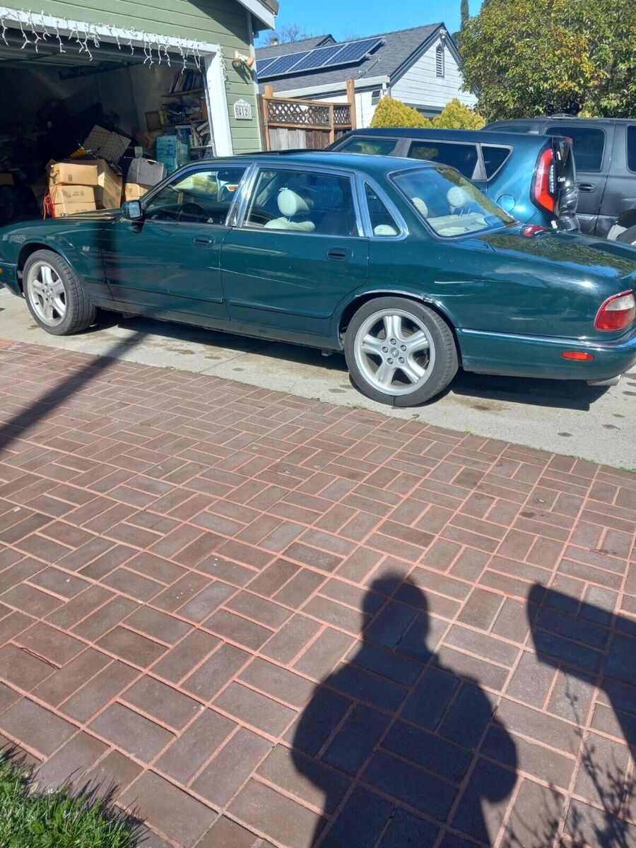 Jaguar XJR